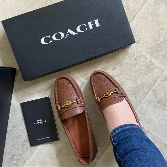 NIB-Coach Crosby Turnlock Driver,G2672 SADDLE,size 5.5, Very Soft & comfortable - Picture 9 of 16